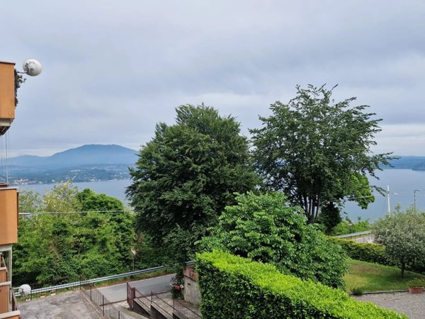 appartamento in vendita a Belgirate in zona Carcioni