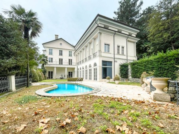 villa in vendita a Belgirate