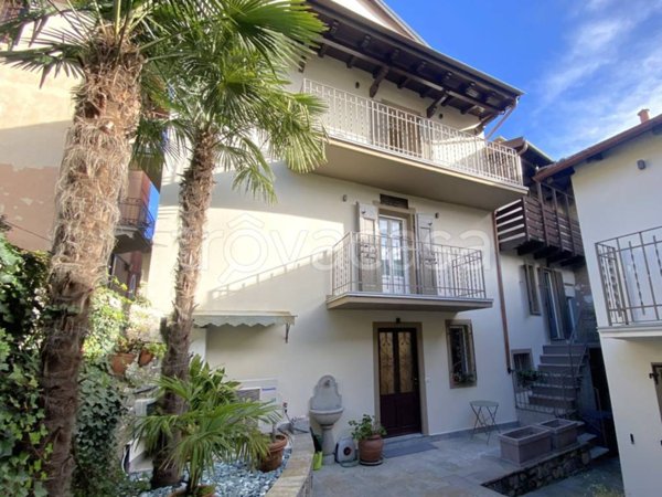 casa indipendente in vendita a Belgirate