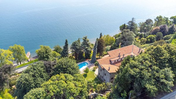casa indipendente in vendita a Belgirate