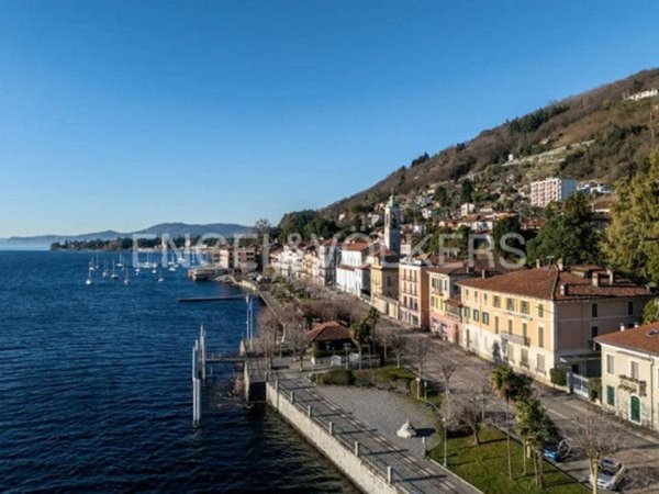 casa indipendente in vendita a Belgirate