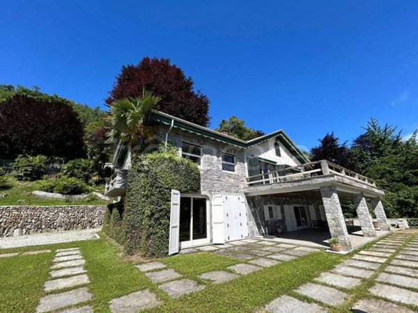 casa indipendente in vendita a Belgirate