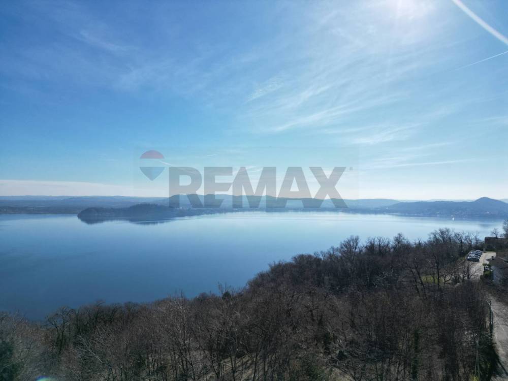 casa indipendente in vendita a Belgirate