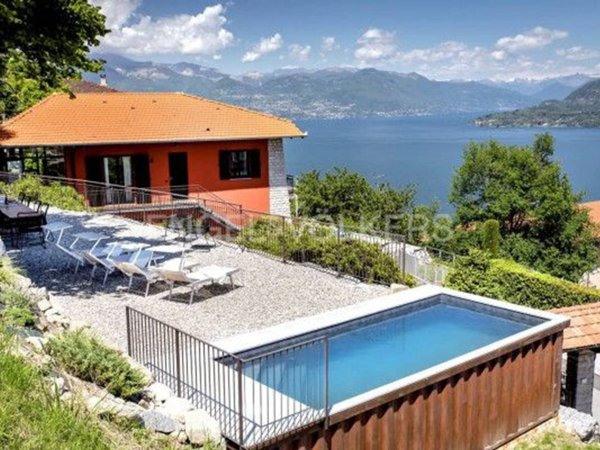 casa indipendente in vendita a Belgirate