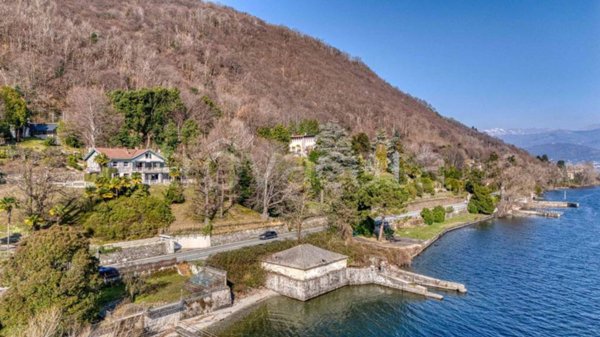 casa indipendente in vendita a Belgirate