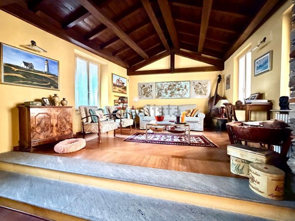 casa indipendente in vendita a Belgirate