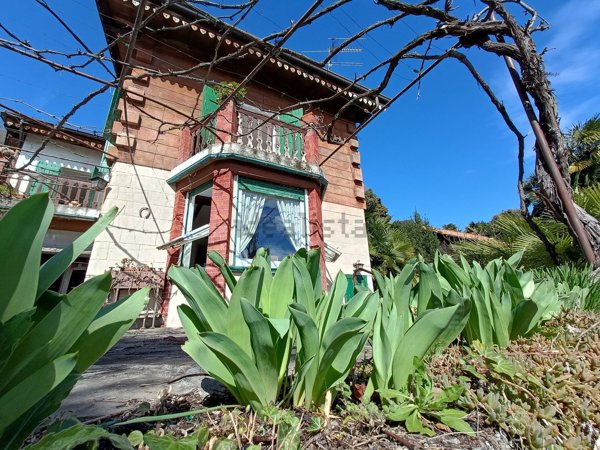 casa indipendente in vendita a Belgirate