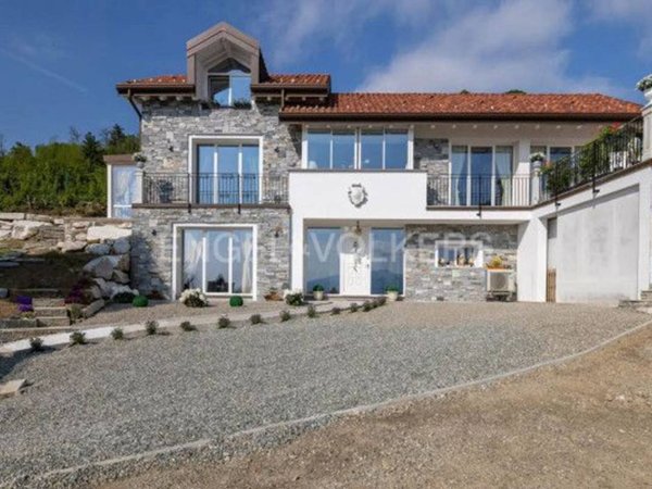 casa indipendente in vendita a Belgirate in zona Carcioni