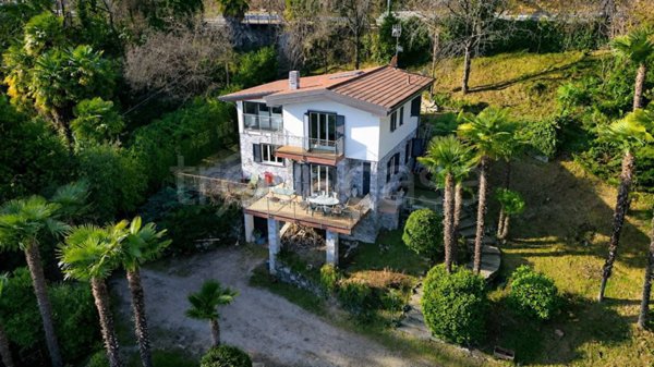 casa indipendente in vendita a Belgirate in zona Carcioni