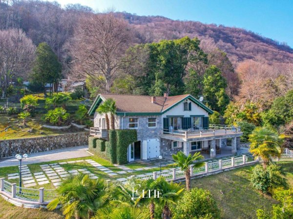 casa indipendente in vendita a Belgirate