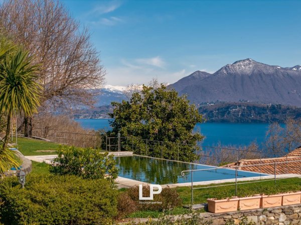 casa indipendente in vendita a Belgirate