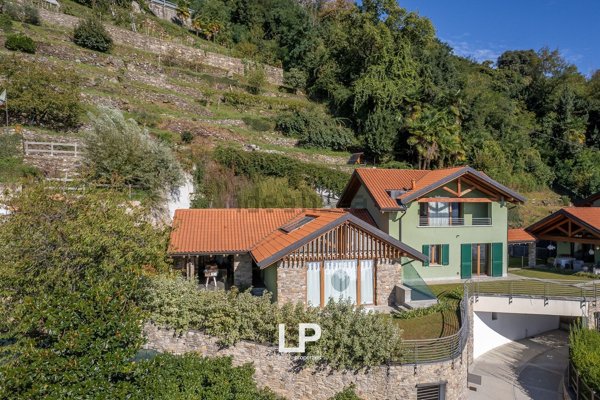 casa indipendente in vendita a Belgirate in zona Carcioni