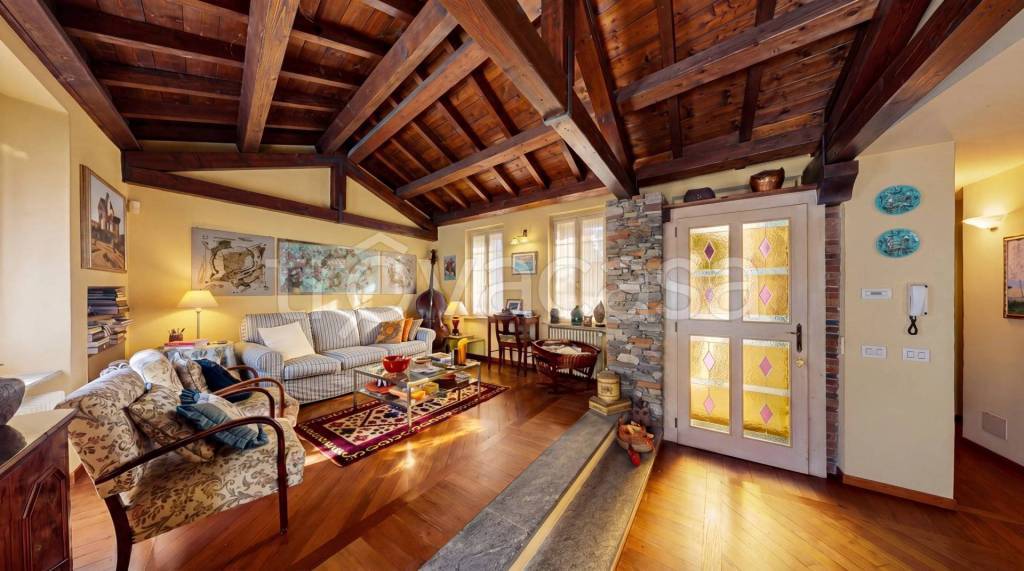 casa indipendente in vendita a Belgirate