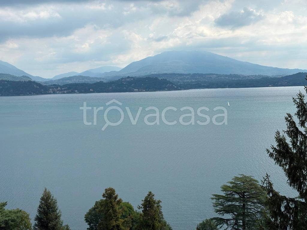 appartamento in vendita a Belgirate in zona Carcioni