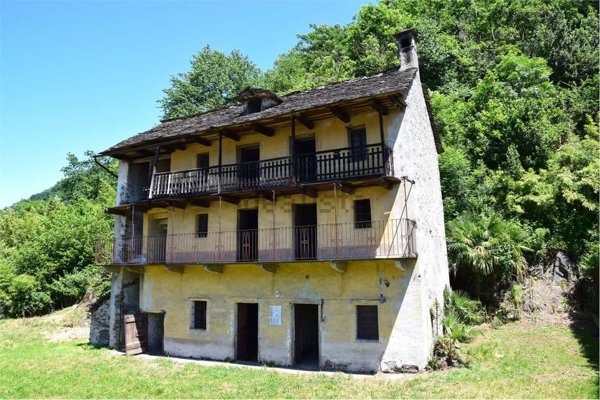 esavano in vendita a Beura-Cardezza