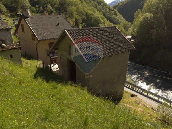 casa indipendente in vendita a Bognanco
