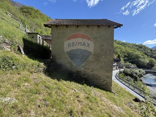 casa indipendente in vendita a Bognanco