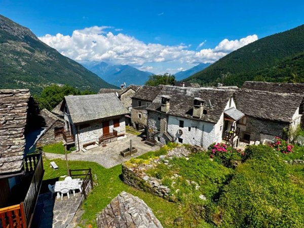 casa indipendente in vendita a Bognanco