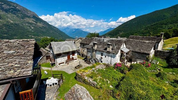 casa indipendente in vendita a Bognanco