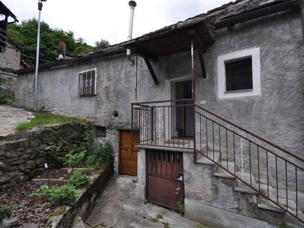 casa semindipendente in vendita a Bognanco