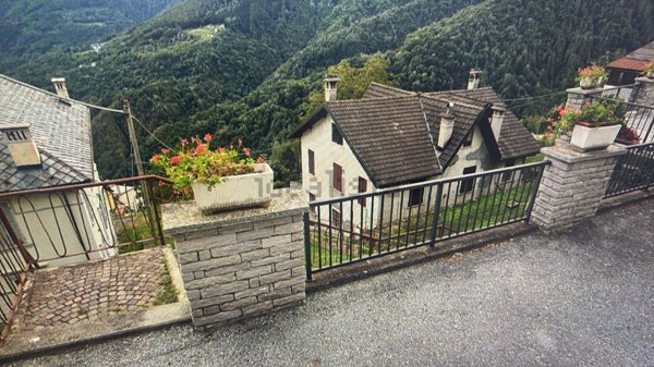 casa indipendente in vendita a Bognanco