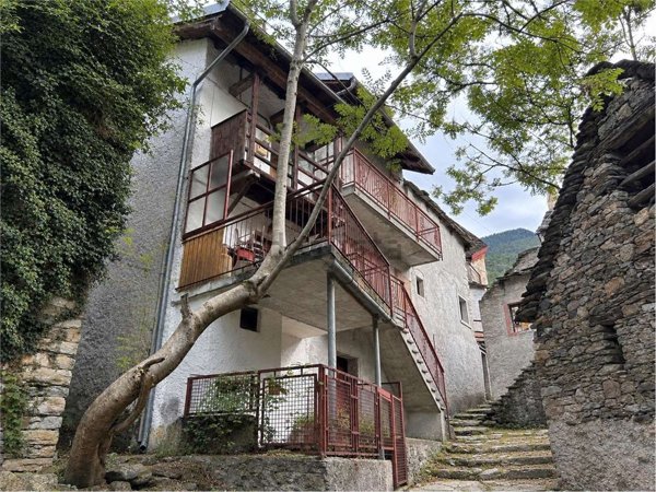 casa indipendente in vendita a Bognanco