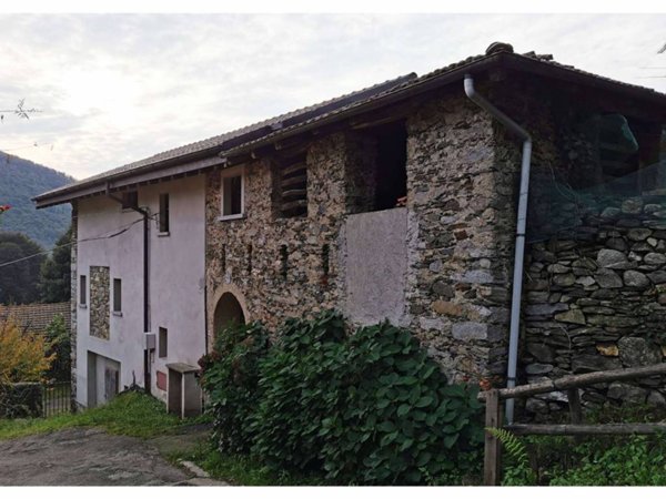 casa indipendente in vendita a Brovello-Carpugnino in zona Graglia Piana