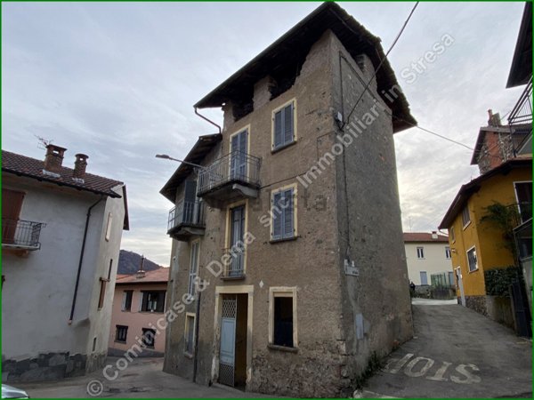 casa indipendente in vendita a Brovello-Carpugnino in zona Brovello