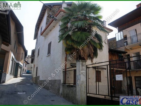 casa indipendente in vendita a Brovello-Carpugnino in zona Brovello