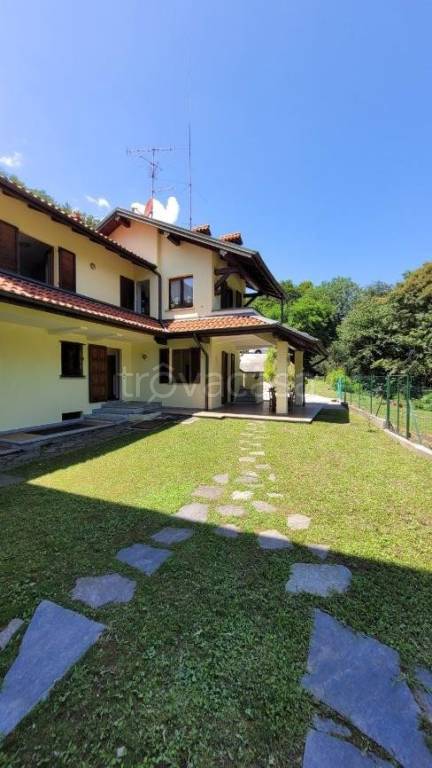 casa indipendente in vendita a Brovello-Carpugnino in zona Carpugnino