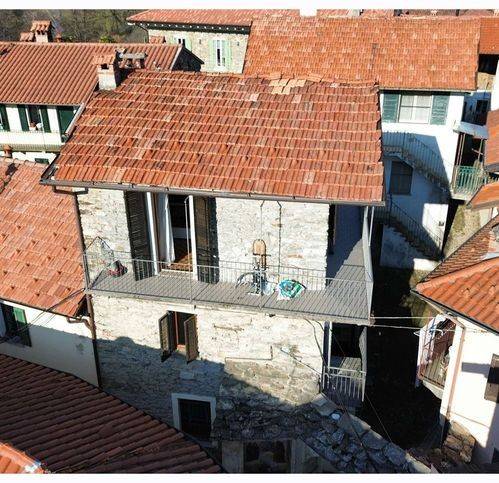 casa indipendente in vendita a Brovello-Carpugnino