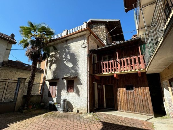 casa indipendente in vendita a Brovello-Carpugnino in zona Brovello