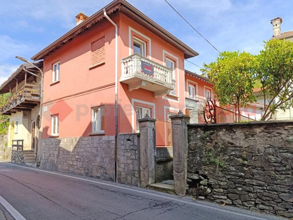 casa indipendente in vendita a Brovello-Carpugnino in zona Brovello