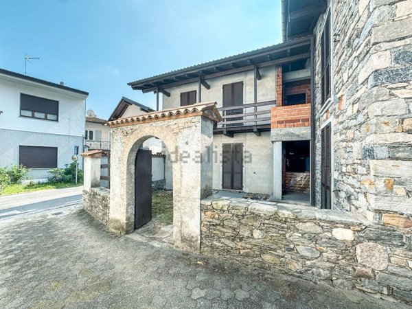 casa indipendente in vendita a Brovello-Carpugnino