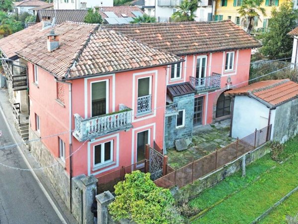 casa indipendente in vendita a Brovello-Carpugnino in zona Carpugnino