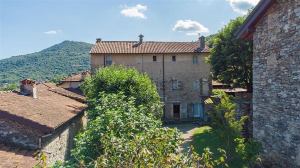 casa indipendente in vendita a Brovello-Carpugnino