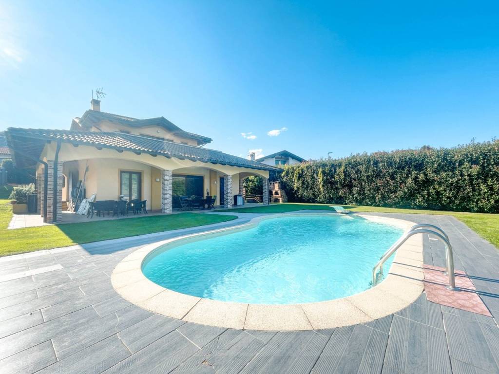 casa indipendente in vendita a Brovello-Carpugnino in zona Carpugnino