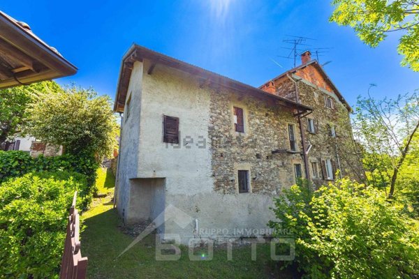 casa indipendente in vendita a Brovello-Carpugnino