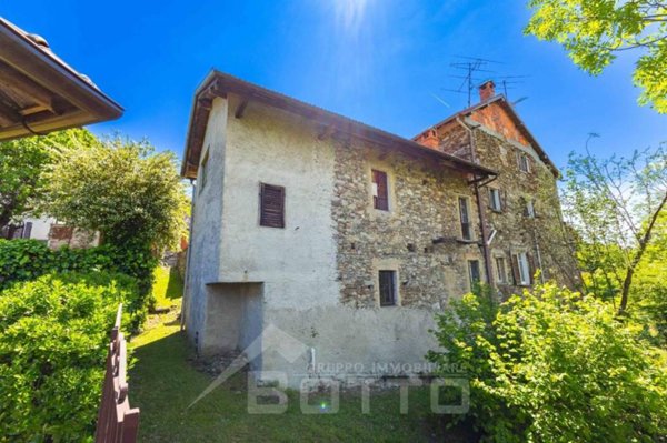 casa indipendente in vendita a Brovello-Carpugnino