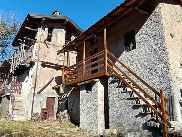 casa indipendente in vendita a Brovello-Carpugnino