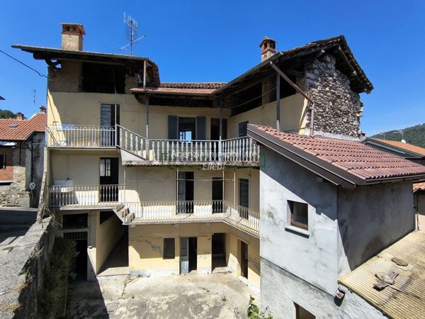 casa semindipendente in vendita a Brovello-Carpugnino in zona Brovello