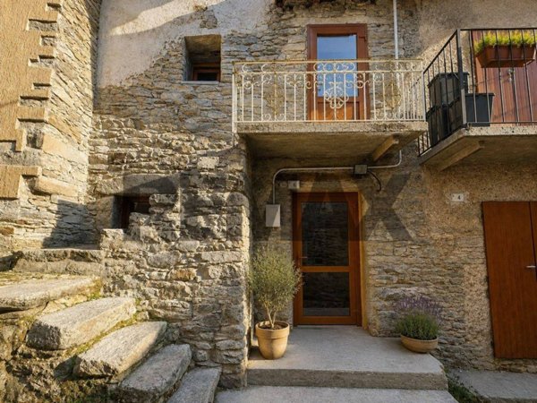 casa indipendente in vendita a Brovello-Carpugnino in zona Brovello