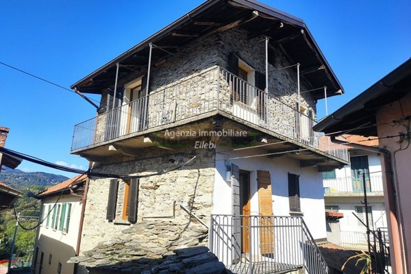 casa indipendente in vendita a Brovello-Carpugnino in zona Carpugnino