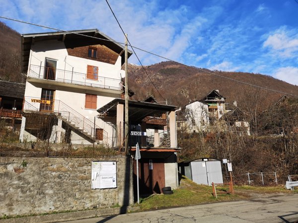casa indipendente in vendita a Calasca-Castiglione in zona Calasca Dentro