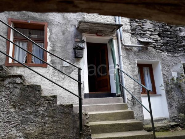 casa indipendente in vendita a Calasca-Castiglione in zona Antrogna