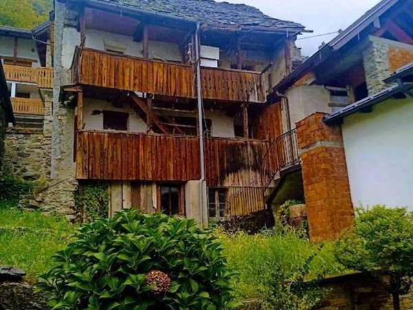 casa indipendente in vendita a Calasca-Castiglione in zona Barzona