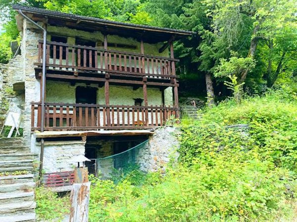casa indipendente in vendita a Calasca-Castiglione in zona Colombetti