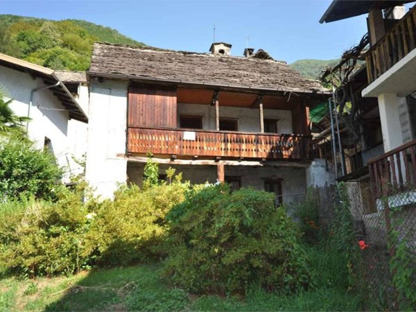 casa indipendente in vendita a Calasca-Castiglione in zona Antrogna
