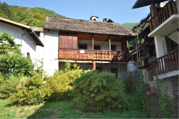 casa indipendente in vendita a Calasca-Castiglione in zona Calasca Dentro
