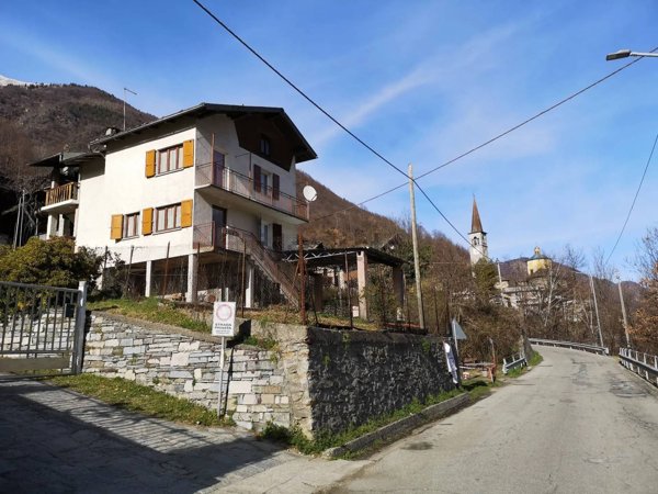 casa indipendente in vendita a Calasca-Castiglione in zona Calasca Dentro